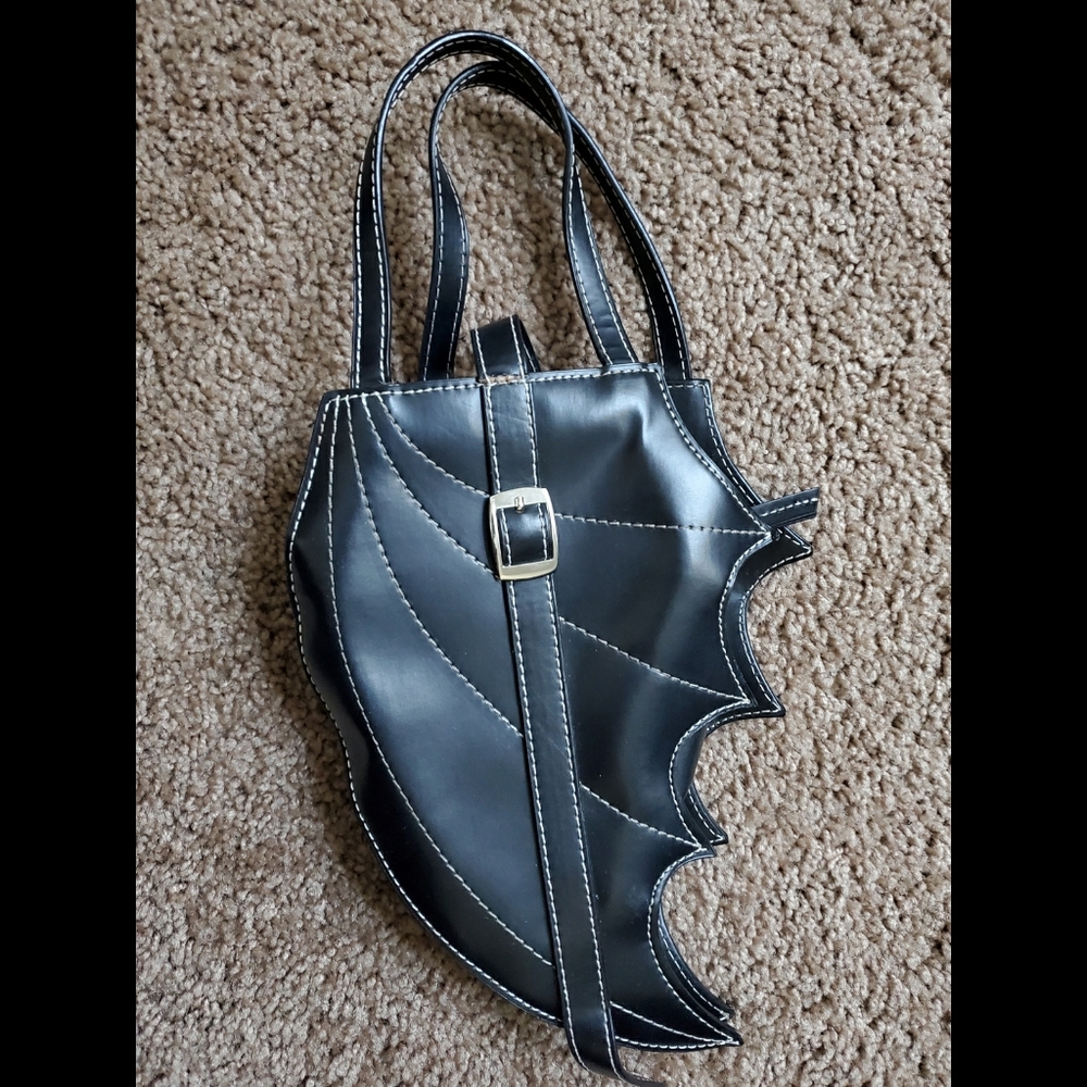 Small Demonia batwing clutch